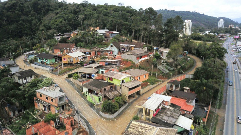 Blumenau abre credenciamento para empresas de regularização fundiária