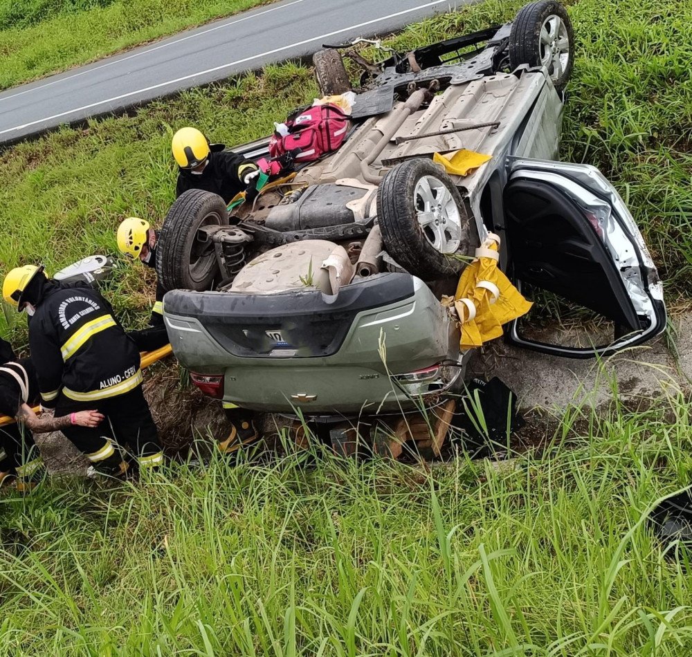 Motorista sofre traumatismo craniano após acidente na BR-470, em Ilhota