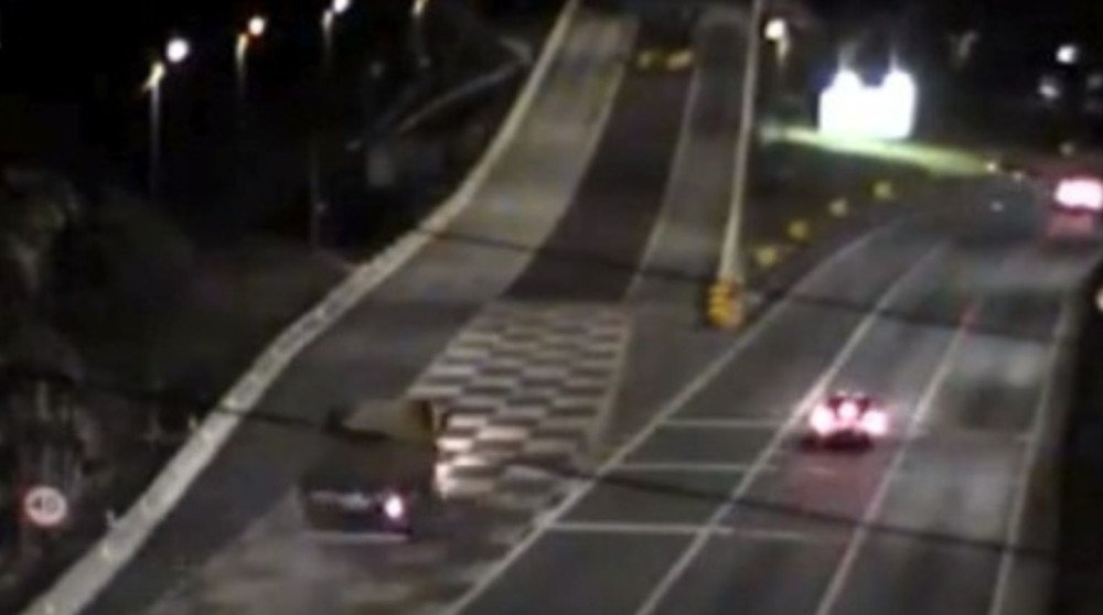 Caminhão com 21 toneladas de melancia perde freios e utiliza área de escape na BR-376 entre PR e SC