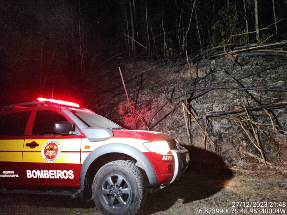 Incêndio em vegetação atinge área de 10 mil metros quadrados em Gaspar