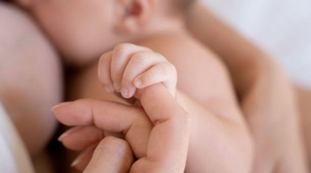 Justiça de SC decide que mãe deve entregar bebê para o pai durante 