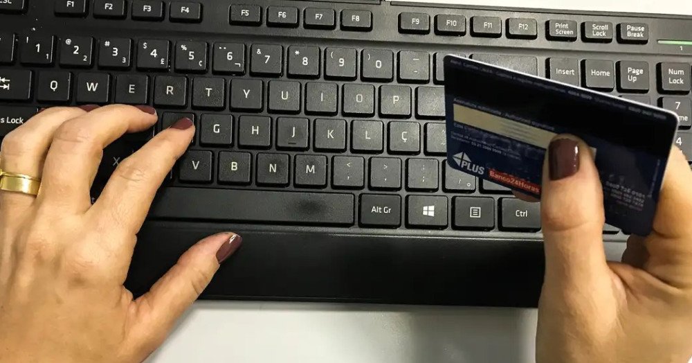 Juros do rotativo do cartão de crédito e fatura parcelada passam a ser limitados a 100% da dívida em 2024