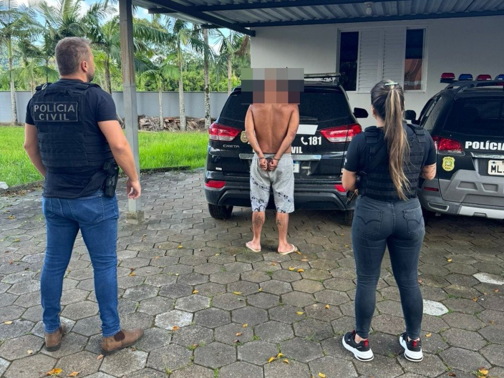 Polícia Civil prende investigado por crimes de roubo e tentativa de homicídio em Rodeio; suspeito tem ficha criminal extensa
