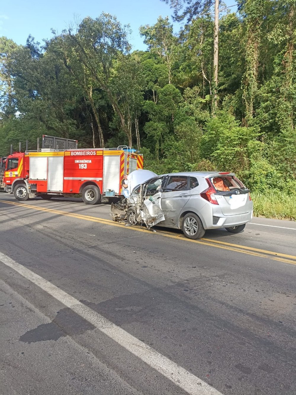 Fotos: Duas pessoas ficam feridas em acidente na BR-470, em Trombudo Central