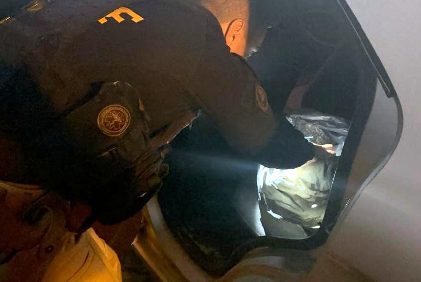 Vídeo: PRF apreende 'supermaconha' em carro na BR-101, em Porto Belo
