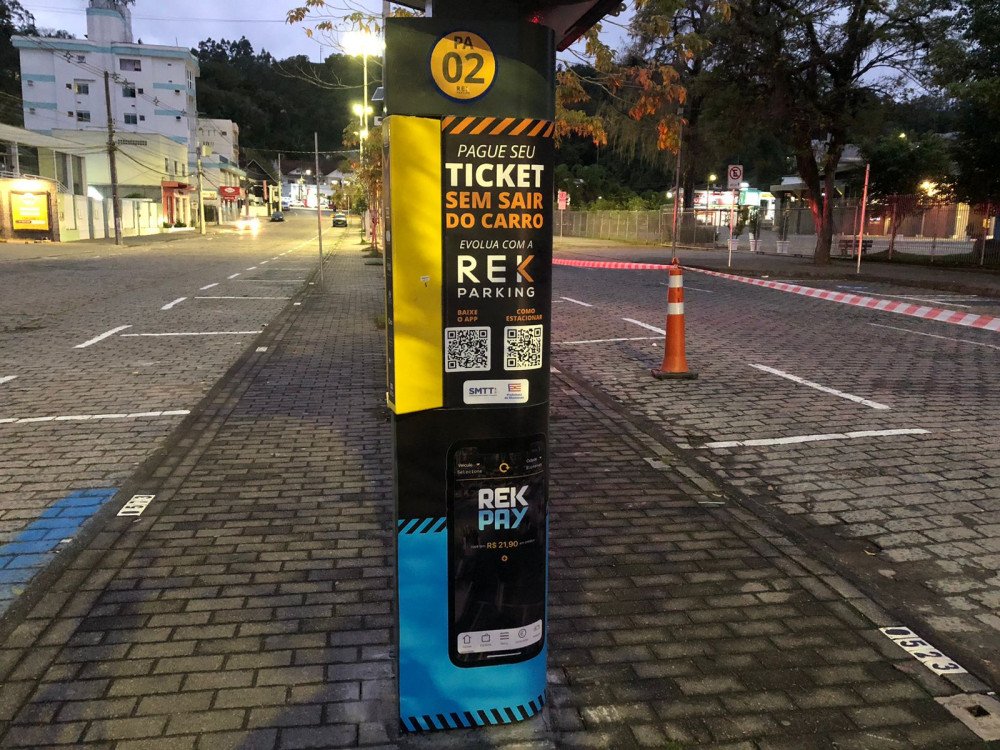 Blumenau libera estacionamento gratuito por dez minutos na Área Azul