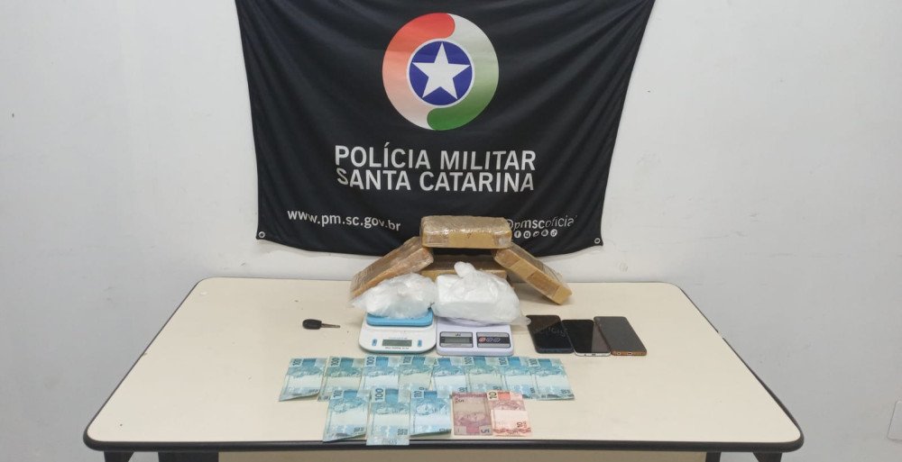 Polícia Militar prende casal com 5 kg de crack em Blumenau