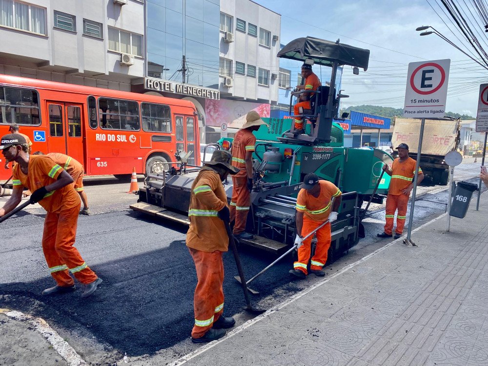Rio do Sul: obra de pavimentação altera trânsito