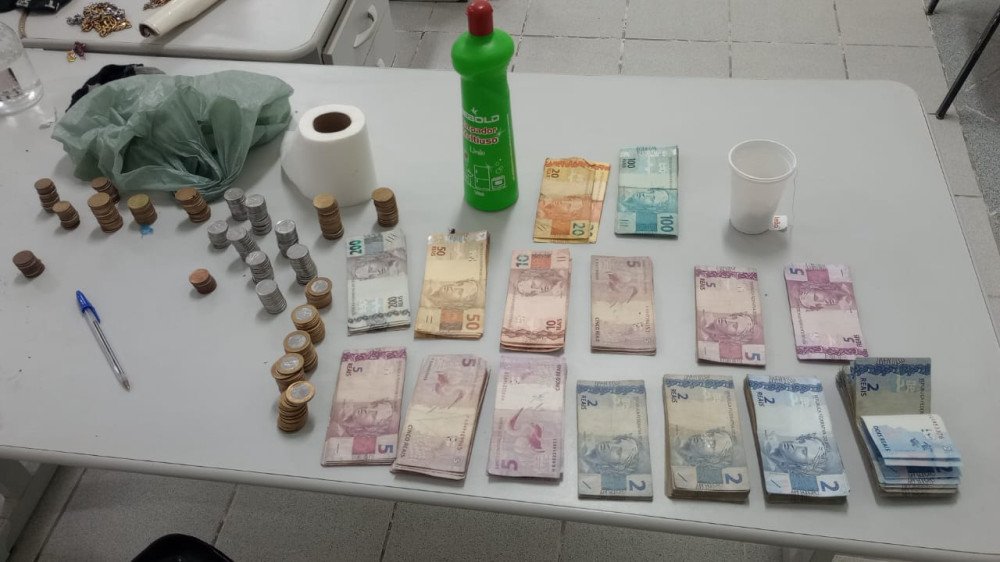 Jovem traficante com mandado de prisão em aberto é preso em Ilhota