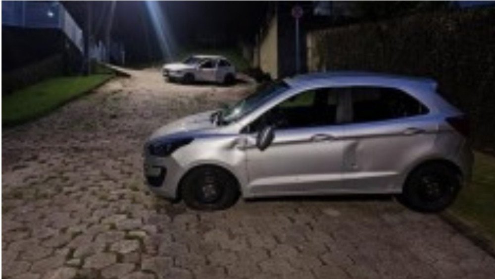 Polícia Militar recupera dois carros furtados em Blumenau