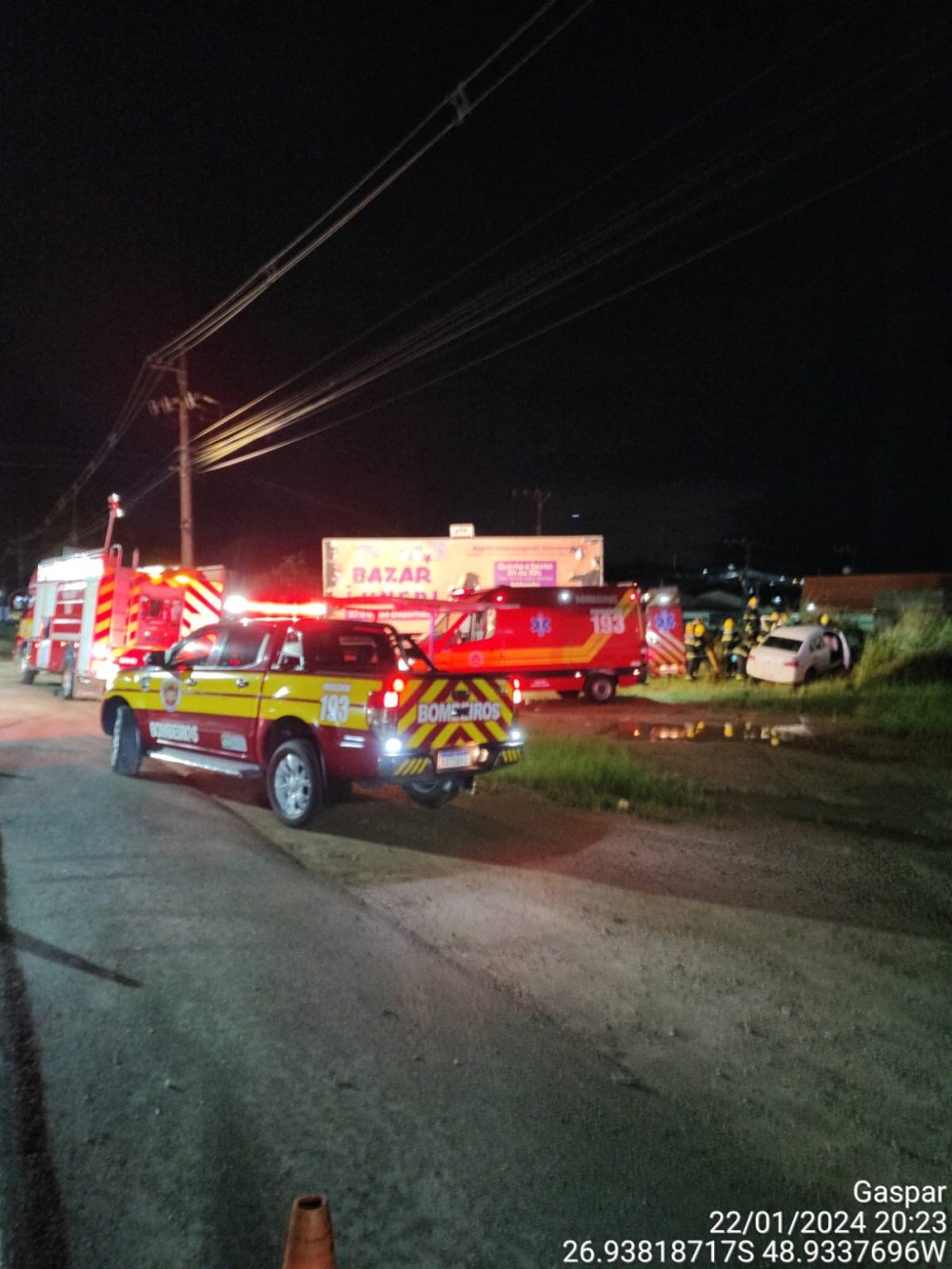 Acidente entre dois carros deixa pai e filha feridos em Gaspar