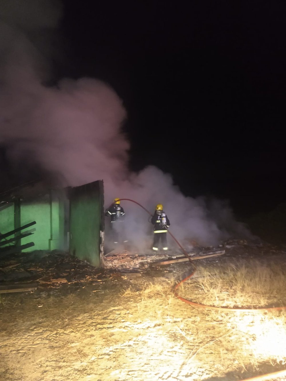 Residência é destruída por fogo em Aurora, no Alto Vale