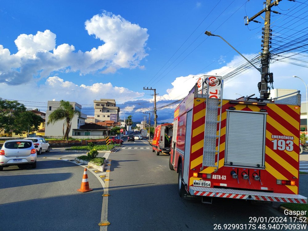 Acidente de trânsito deixa motociclista ferida em Gaspar