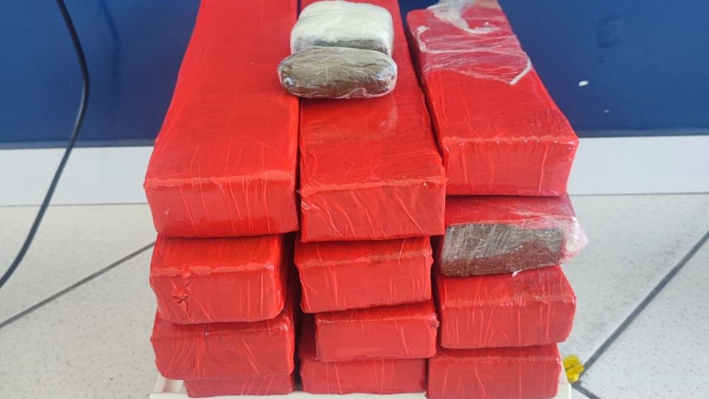 Mulher é presa com 10 kg de supermaconha na BR-282, em Lages