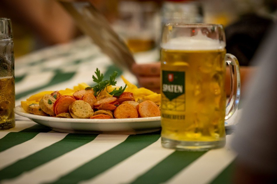 Descubra as opções gastronômicas do Sommer Festival que começa nesta quinta em Blumenau