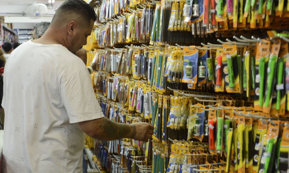 Procon de Rio do Sul divulga pesquisa de preço do material escolar; veja a lista completa