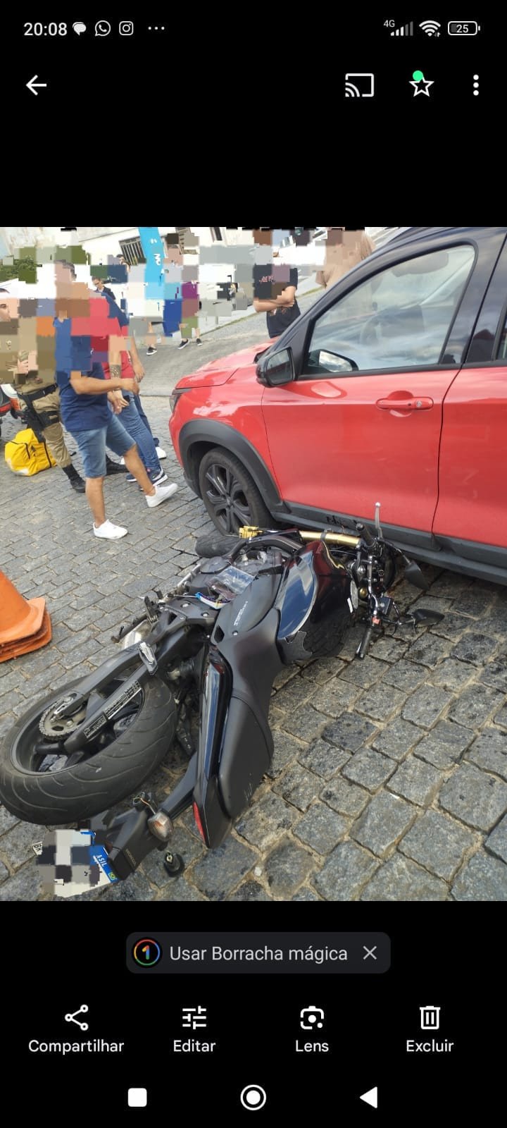 Motociclista fica gravemente ferido após bater contra dois carros em Pomerode