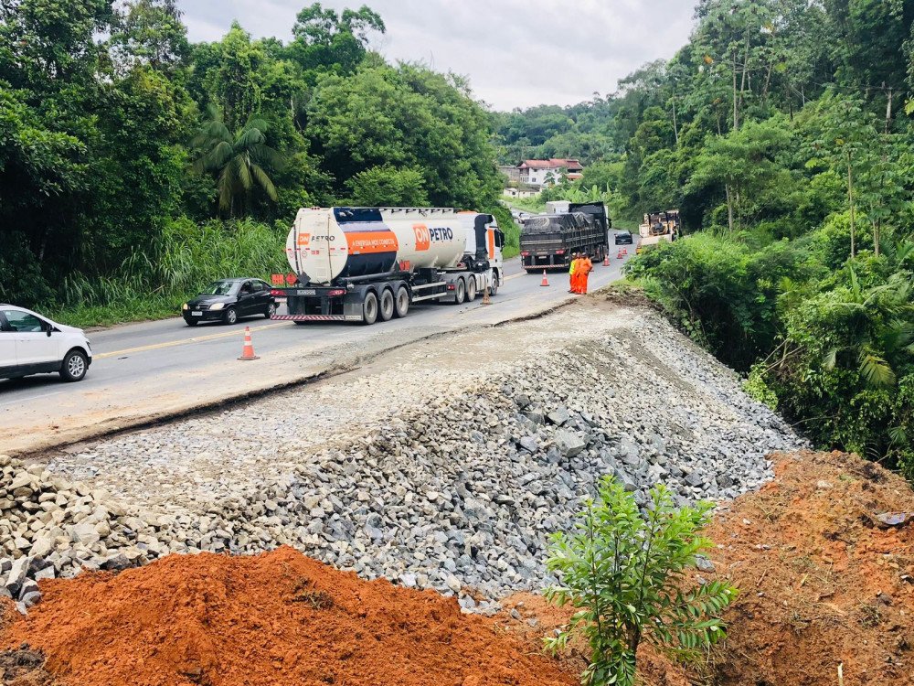 Trechos da BR-470 no Vale do Itajaí terão sistema de 'pare e siga' durante o fim de semana; veja os pontos