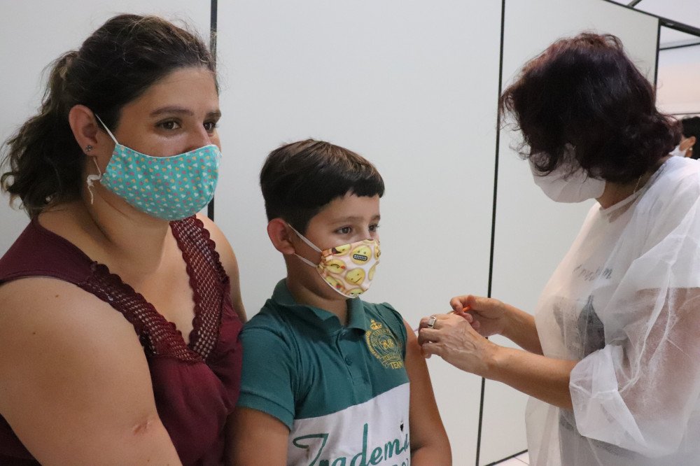 MPSC diz que vacina contra Covid-19 deve ser cobrada na matrícula escolar