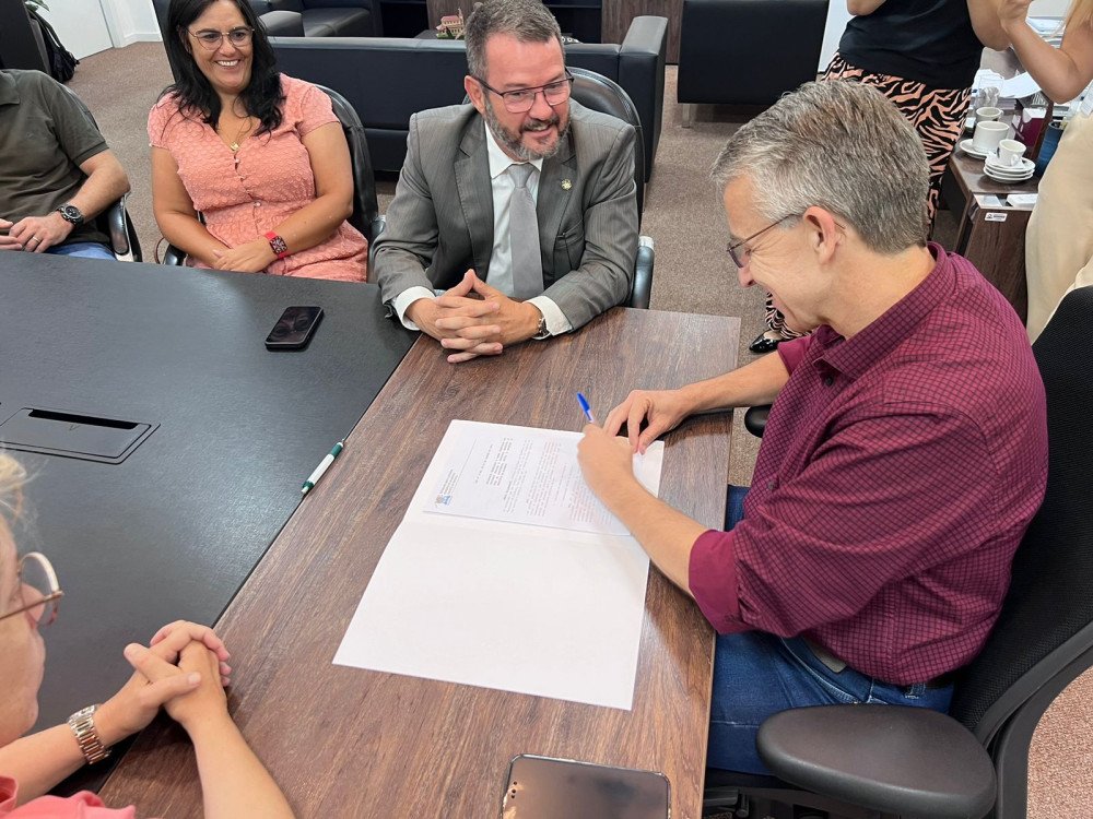 Sancionada lei que exige investigação social em concursos na educação e assistência social de Blumenau