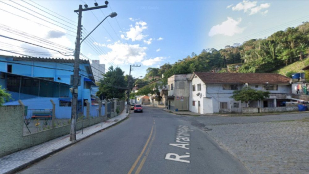 Obras em trecho da rua Araranguá deixam via parcialmente interditada neste sábado em Blumenau