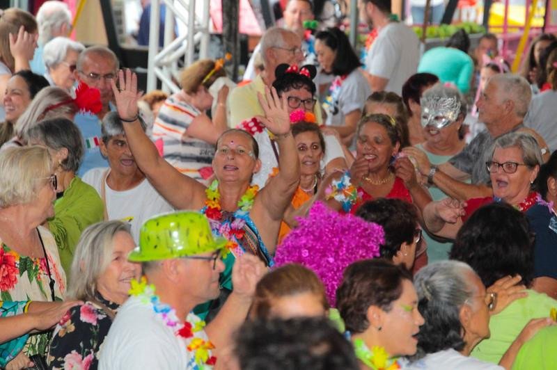 Baile da melhor idade no Carnaval do Mercado Público em Itajaí, acontece nesta segunda-feira