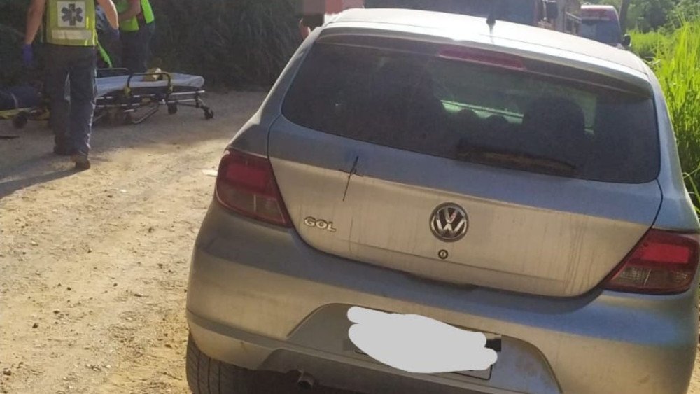 Acidente entre carro e moto deixa duas pessoas feridas em Brusque