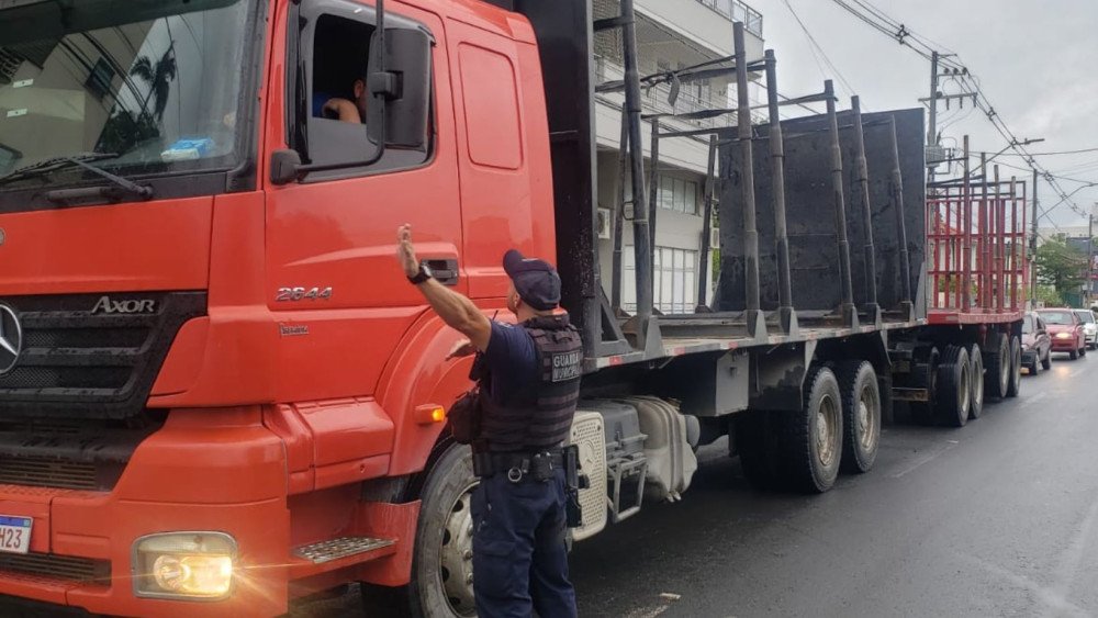 Rio do Sul irá restringir a passagem de caminhões após a abertura de uma cratera na BR-470