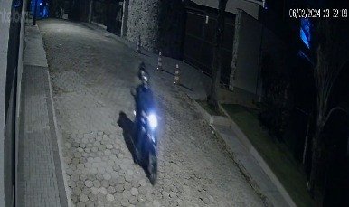 Vídeo: Câmera de segurança flagra criminosos atirando contra casa de ex-secretário de Blumenau