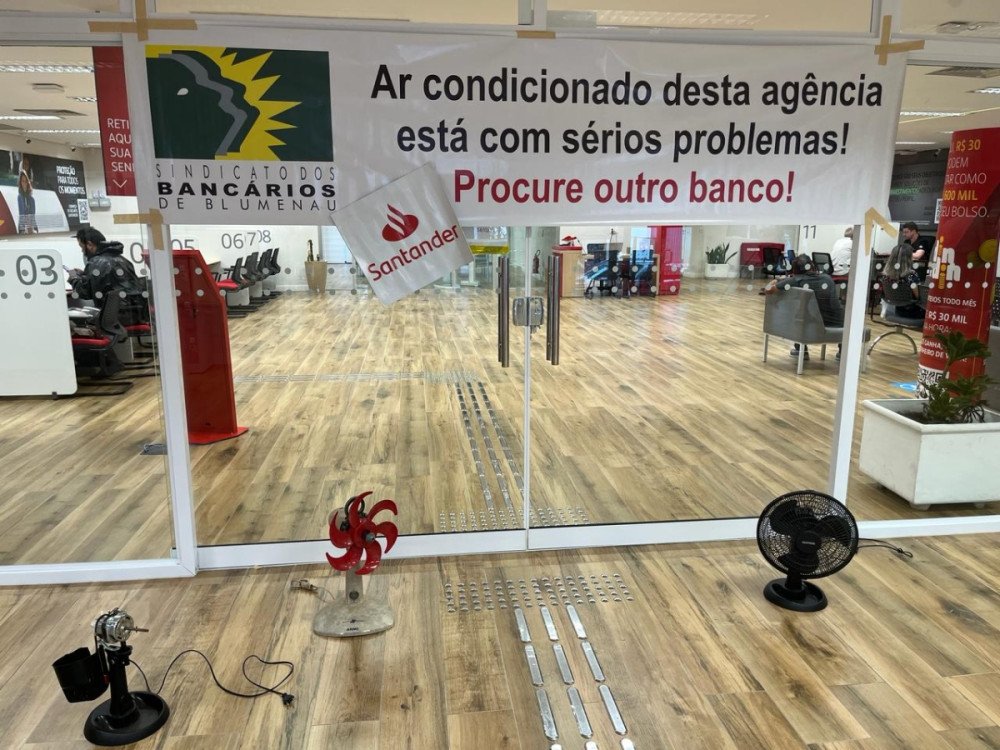 Sindicato fecha agência bancária em Blumenau por falta de ar-condicionado
