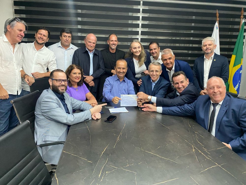 Prefeito de Blumenau, Mário Hildebrandt, se filia ao PL