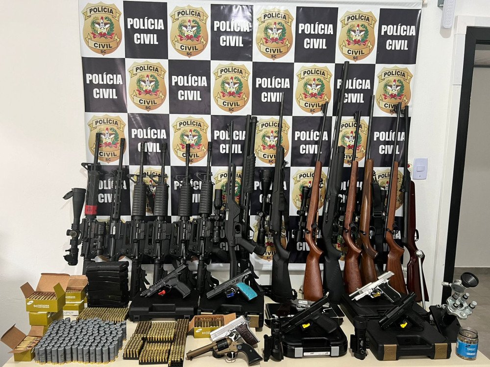Vídeo: Polícia Civil prende lideranças do tráfico de drogas do morro Dona Edith, em Blumenau