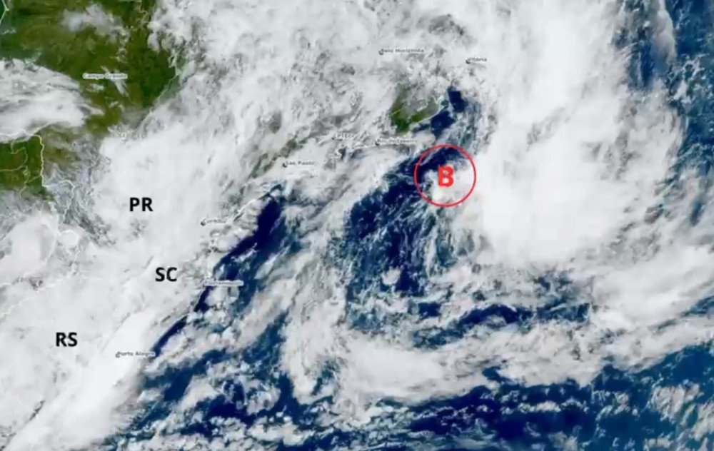 Defesa Civil monitora ciclone atípico que está se formando em alto mar e pode atingir costa catarinense