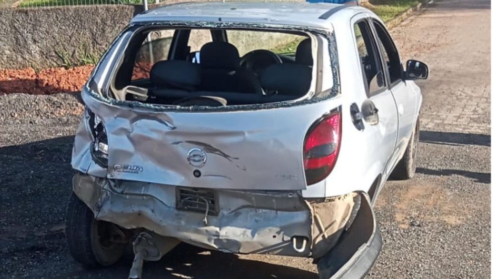 Acidente entre carro e moto deixa dois feridos em Indaial