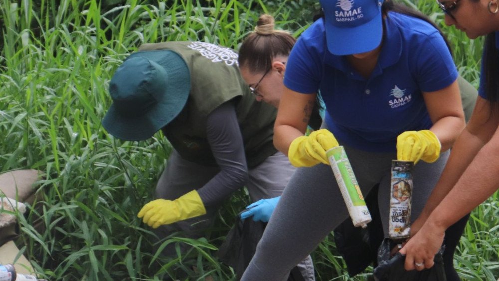 Mais de 50 toneladas de lixo são recolhidos pelo Sama em mutirão de limpeza, em Gaspar