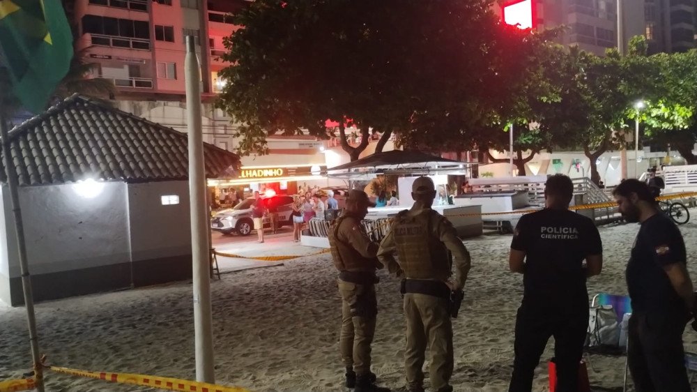 Homem tenta matar a ex-mulher a tiros na Avenida Atlântica, em Balneário Camboriú