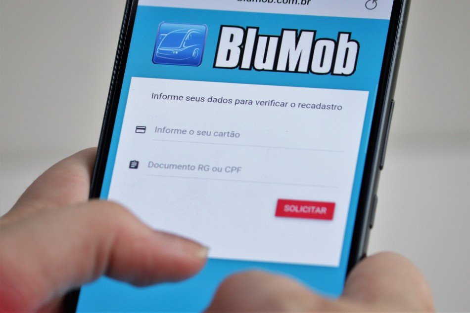 Estudantes já podem fazer o recadastro do cartão de ônibus de Blumenau; saiba mais