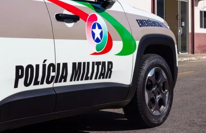 Polícia Militar prende dois homens em Florianópolis, suspeitos de furtar casa em Blumenau