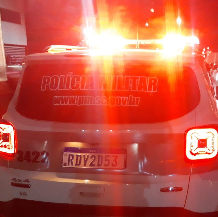 Morador de rua é preso após invadir casa, agredir proprietária e roubar celular