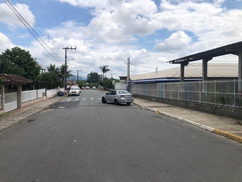 Mãe e filha baleadas durante execução em Indaial, seguem internadas no hospital