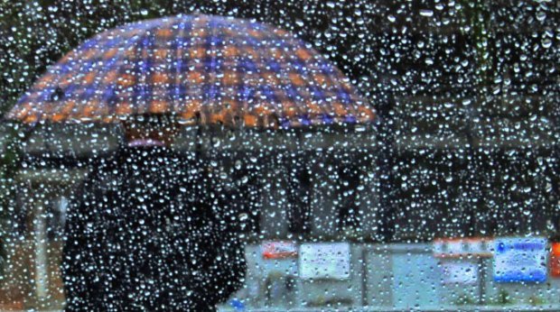 Frente fria chega a Santa Catarina trazendo temporais com chuva intensa e volumosa