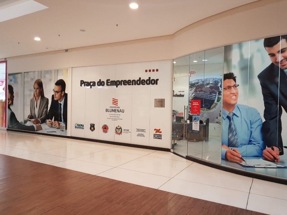 Praça do Empreendedor alerta a população sobre golpes virtuais na abertura de MEIs em Blumenau