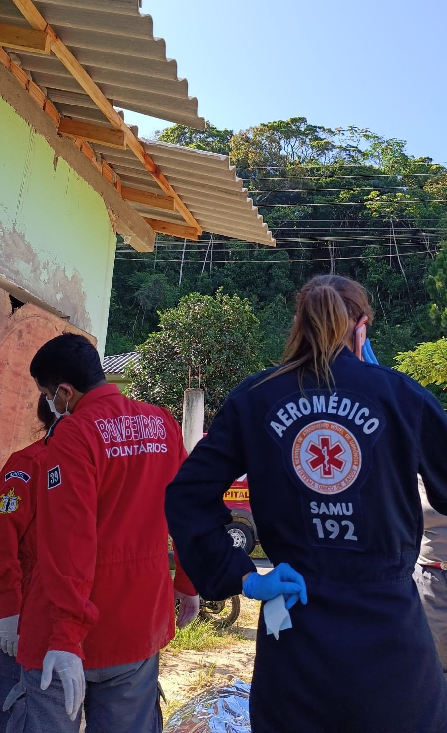 Homem morre após cair de telhado de três metros de altura em Ilhota