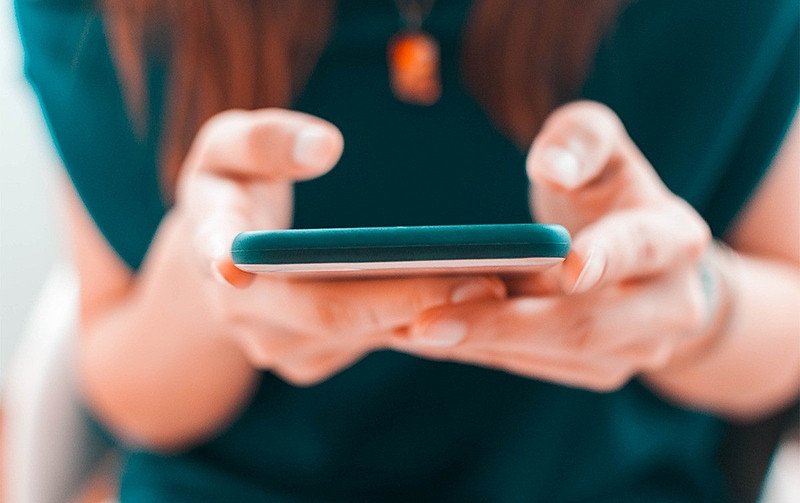 Uso indevido de telas por crianças e adolescentes é debatido por grupo de trabalho no Governo Federal; entenda