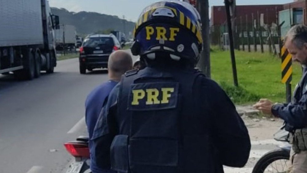 Fiscalização flagra motociclista com 