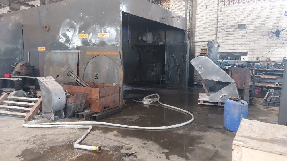 Incêndio atinge maquinário de empresa de Blumenau; funcionários conseguiram controlar o fogo
