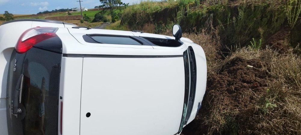 Mulher fica ferida em acidente envolvendo carro em Ituporanga, no Alto Vale