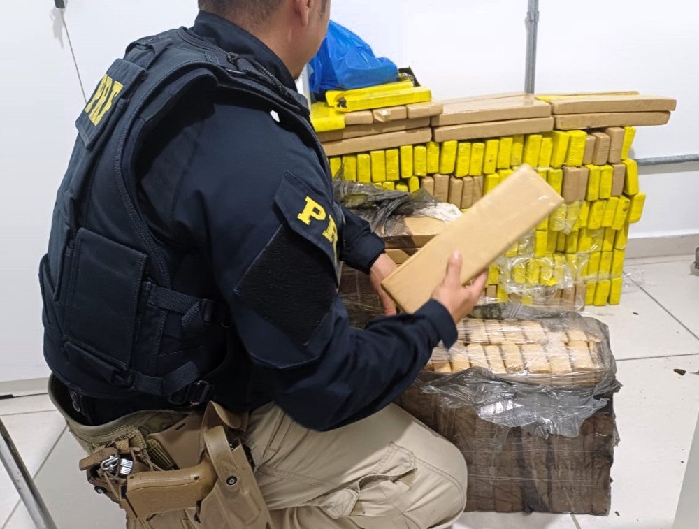 Homem é preso com 185 kg de drogas na BR-101, em Porto Belo