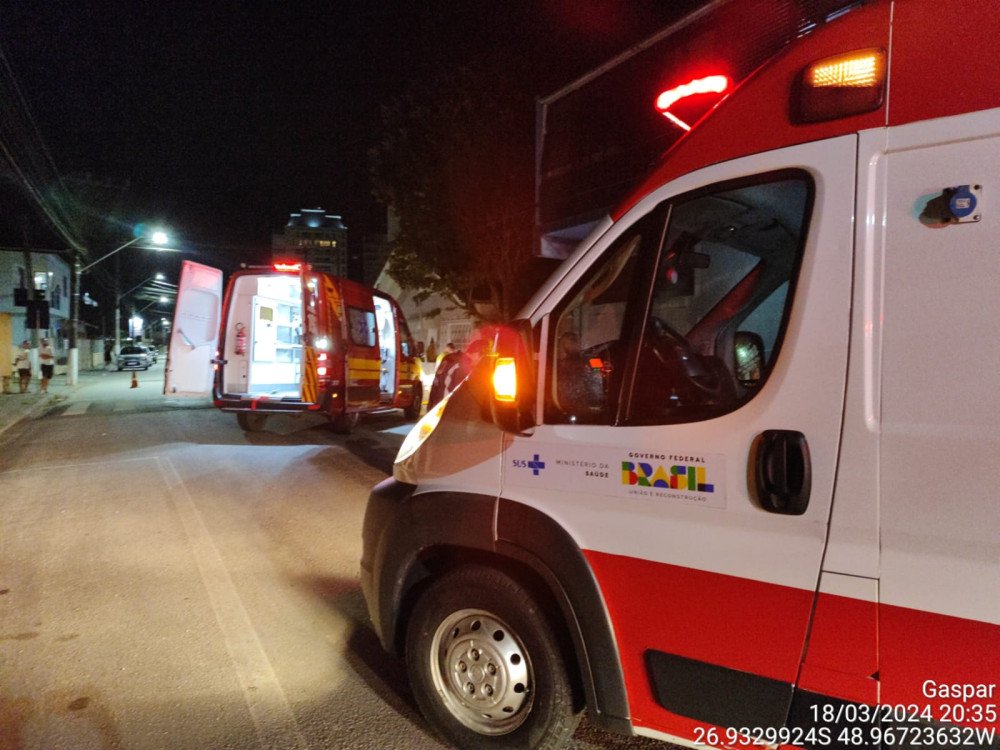 Acidente de trânsito em Gaspar deixa três pessoas feridas