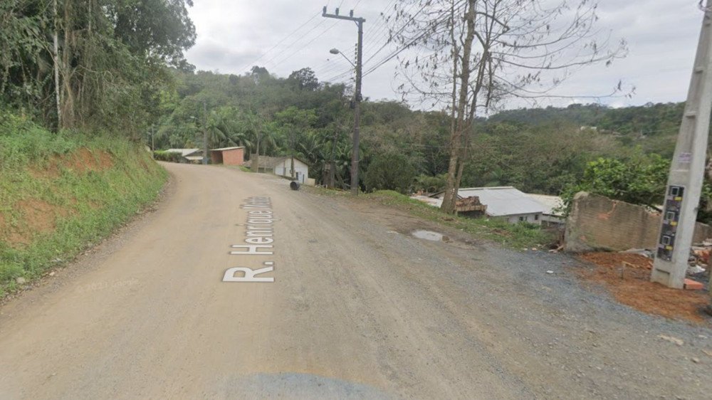 Motoristas devem usar rotas alternativas durante obras na Rua Henrique Mette